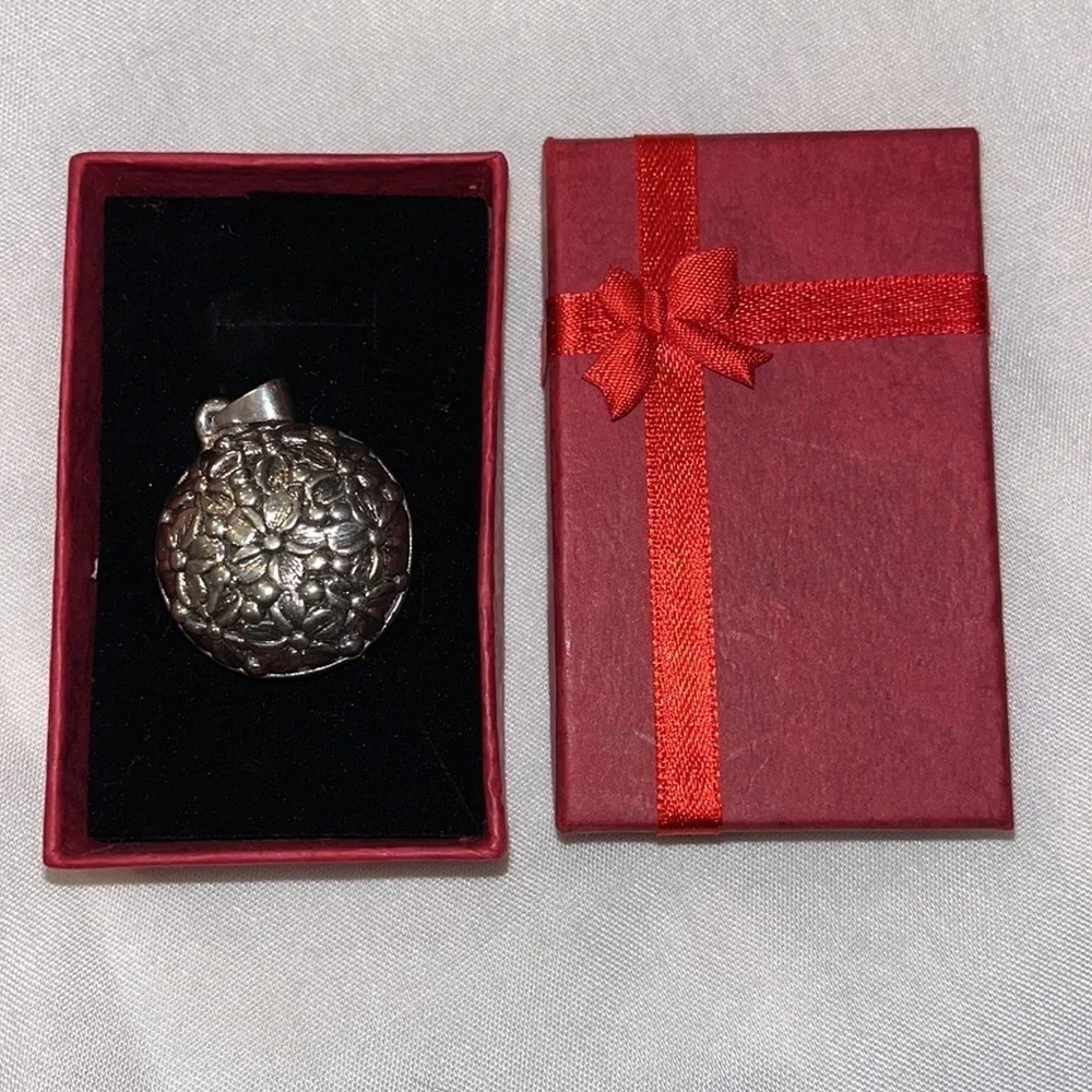 Floral silver puffed 925 pendant